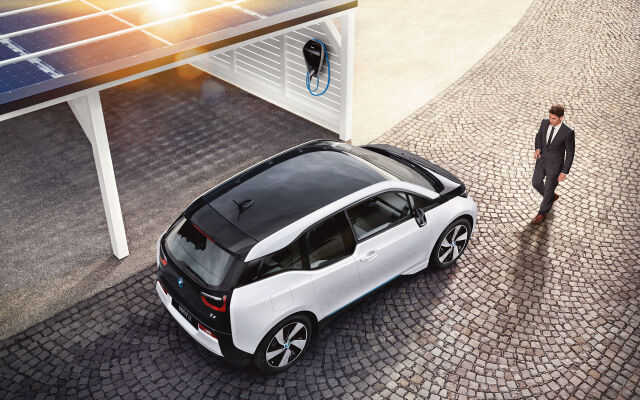 BMW i3-malleihin rahoitus 0,99%* ja latausasema 0€**