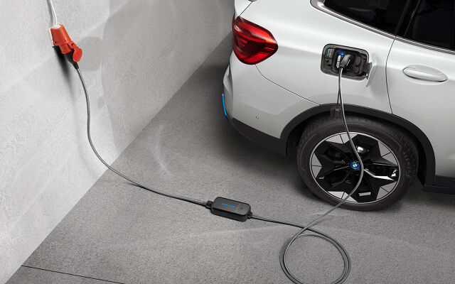 BMW matkalaturin aloitussetti tarjoushintaan 514 €