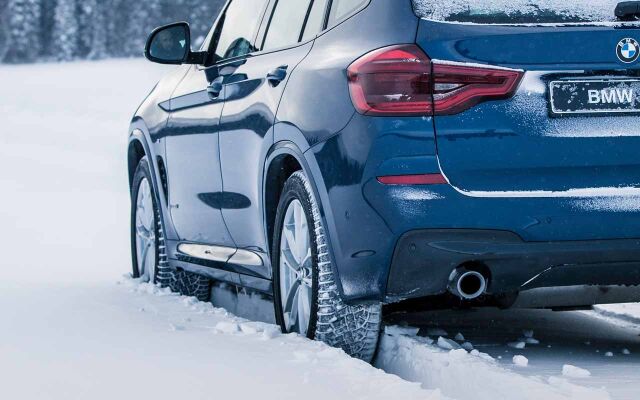 Erään BMW-malleja Winter-paketti alkaen 990 €.