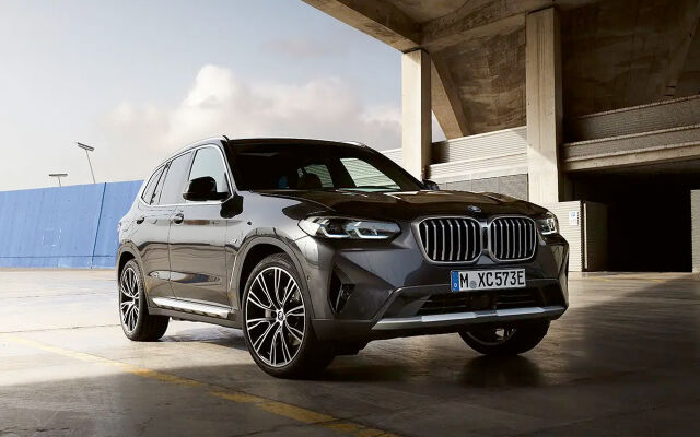 BMW X3: metalliväri 0€ ja talvirenkaat 490€