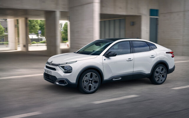 Uusi Citroën ë-C4 X