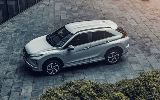 Eclipse Cross PHEV varusteet huippuhintaan