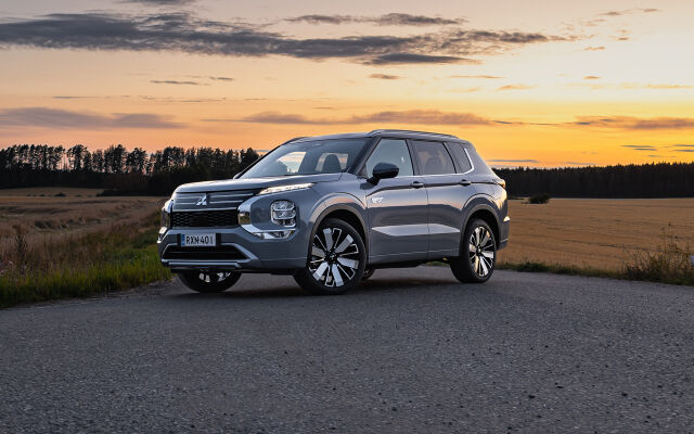 Mitsubishi Outlander PHEV yritysautoilijalle