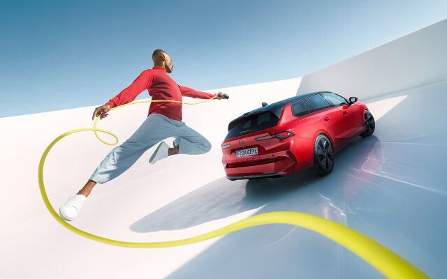 Vietämme Opel-myymälöidemme avajaisia 6.–7.3.