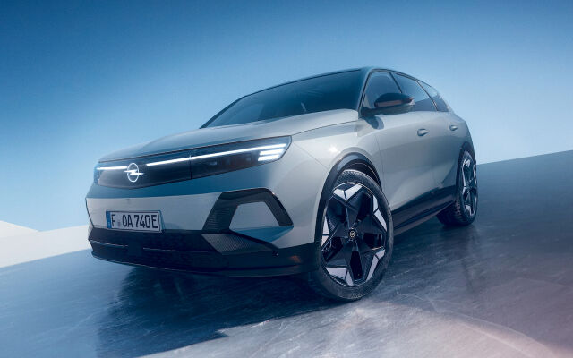 Uusi Opel Grandland neliveto