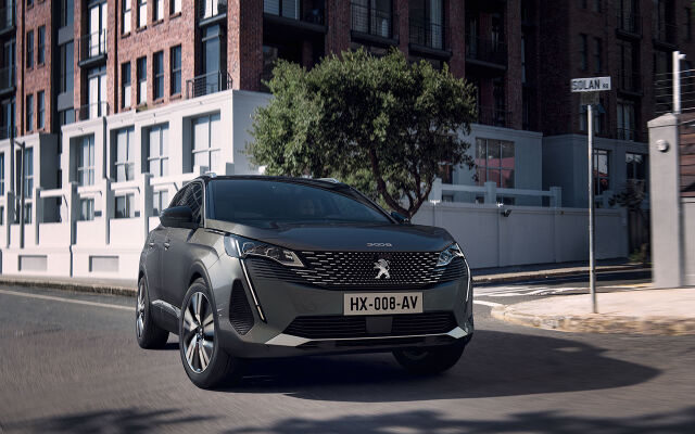 UUSI PEUGEOT 3008 ENNAKKOMYYNNISSÄ JUHLAMALLINA