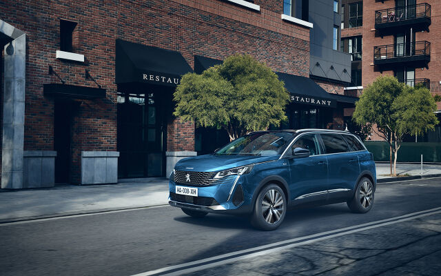 TILAVA 7-PAIKKAINEN PEUGEOT 5008 ENNAKKOMYYNNISSÄ