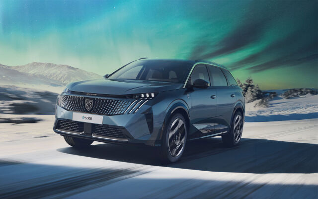 Uutuus! Peugeot E-5008 AWD