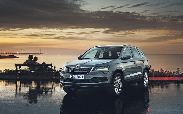 Erä ŠKODA KAROQ -malleja huippuedullisesti