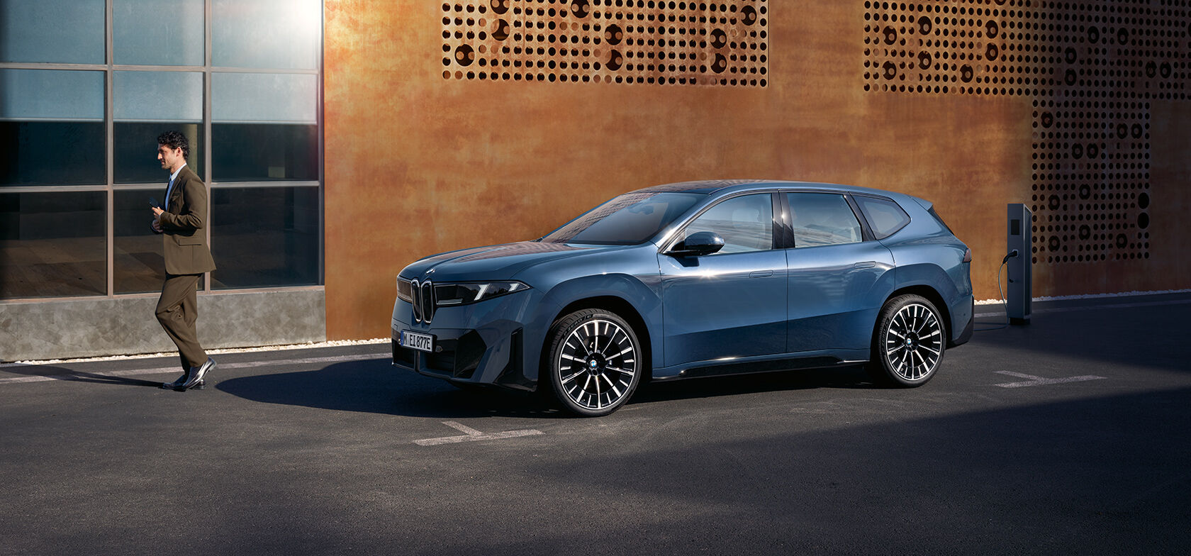 UUSI BMW iX3 NEUE KLASSE