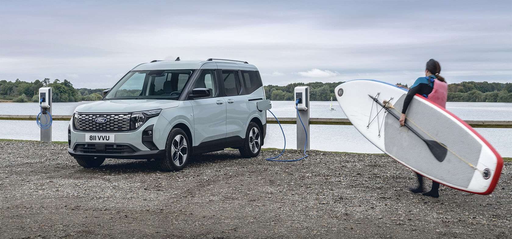 UUSI TÄYSSÄHKÖINEN FORD E-TOURNEO COURIER