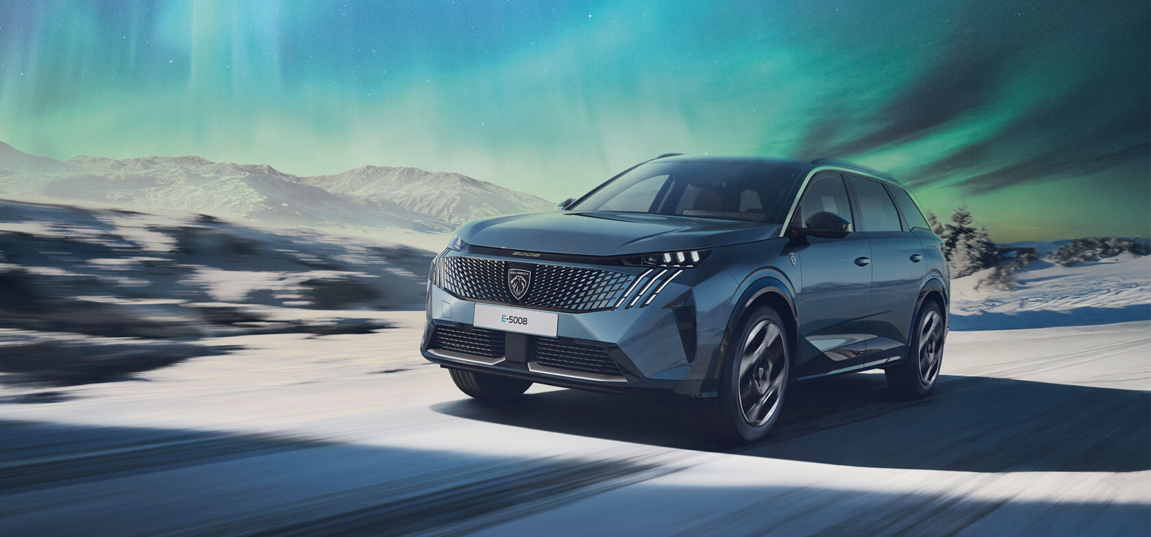 UUTUUS! PEUGEOT E-5008 AWD