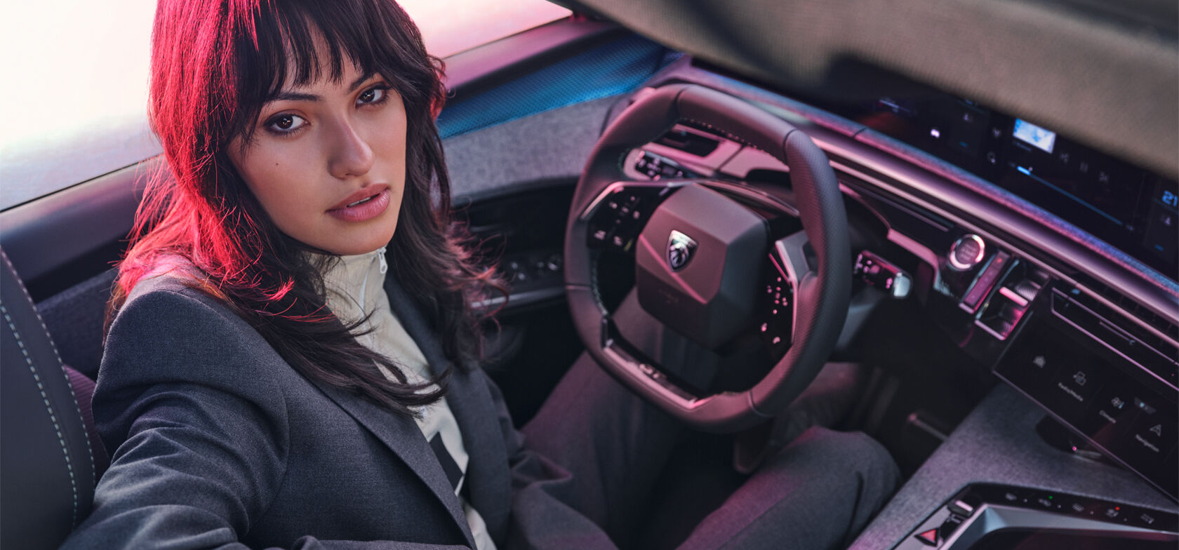 ERÄÄN PEUGEOT-MALLEJA 1000 € LAHJAKORTTI KAUPAN PÄÄLLE