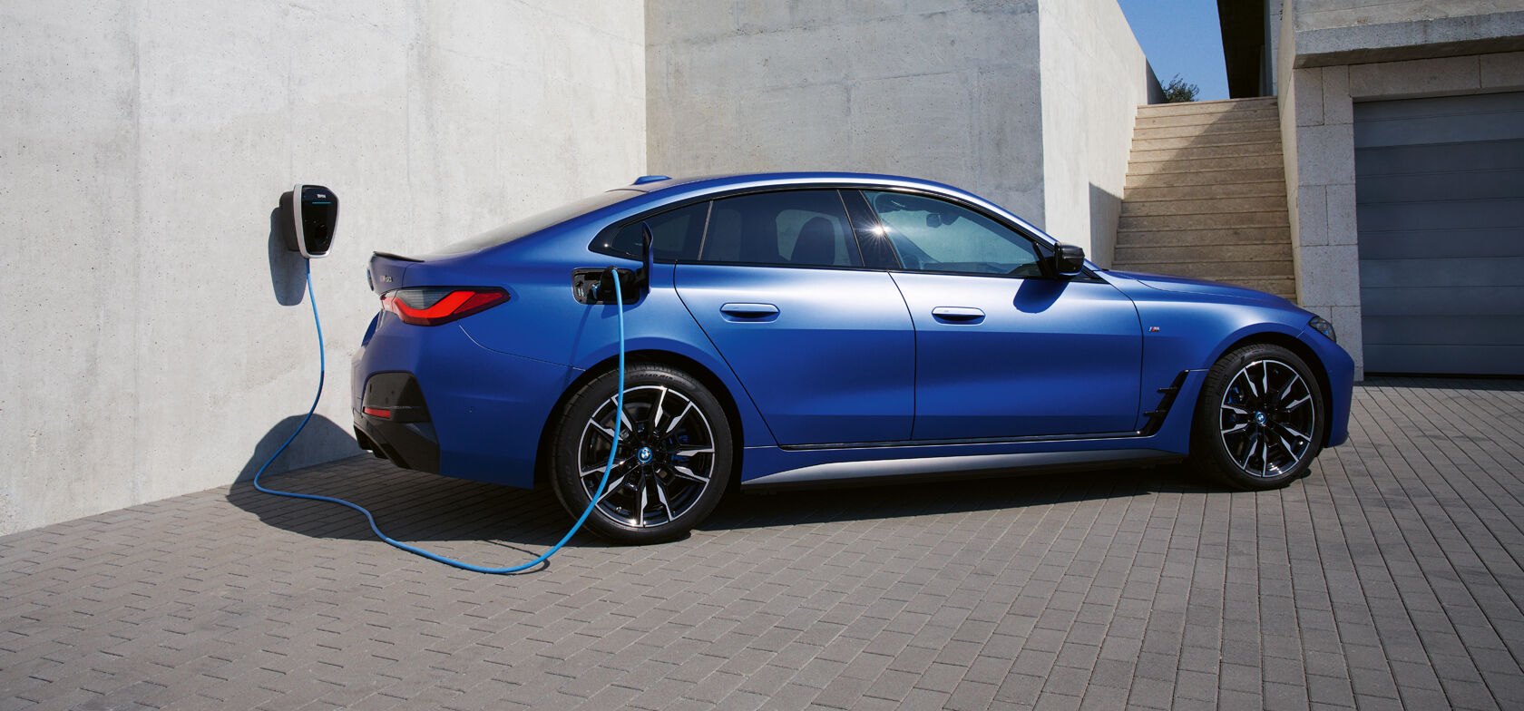 BMW i4 - TÄYSSÄHKÖINEN GRAN COUPÉ KOEAJETTAVANA