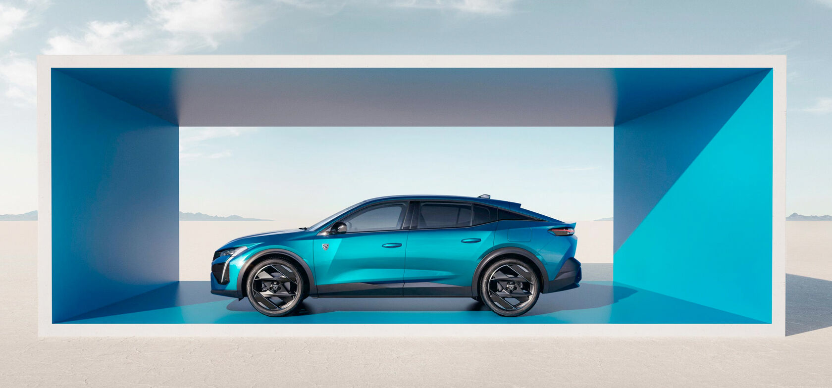 UUSI PEUGEOT 408 ENNAKKOMYYNNISSÄ