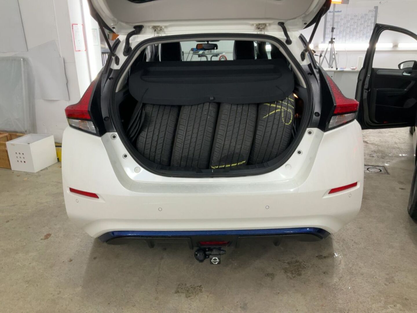 NISSAN LEAF iso kuva 5