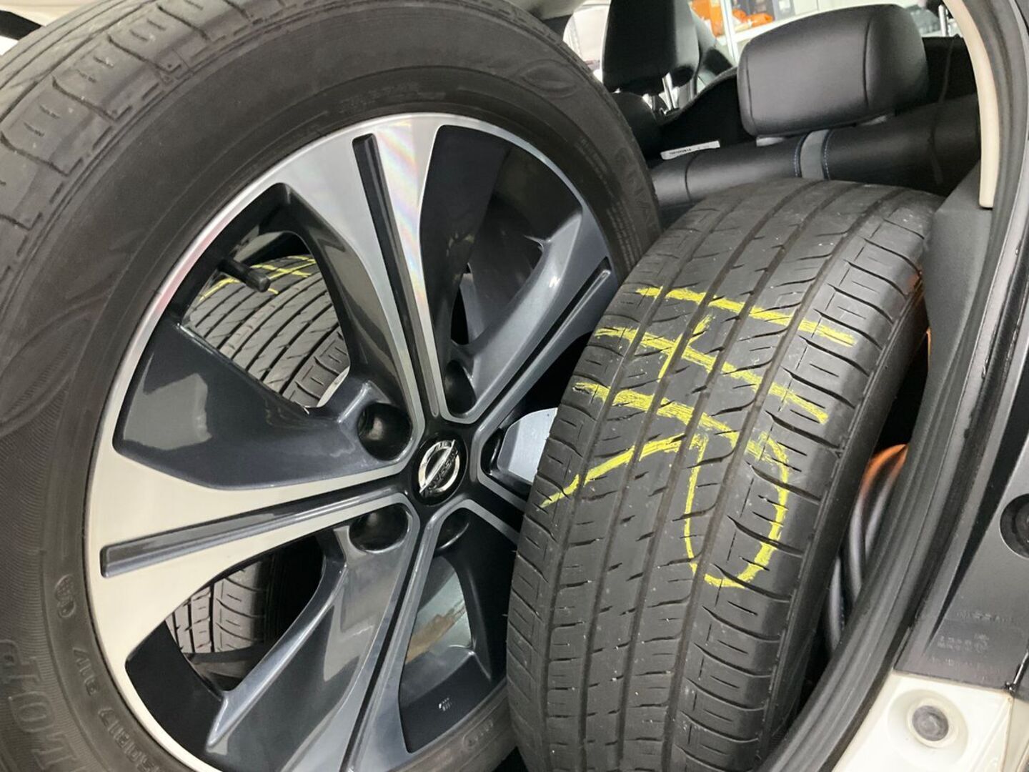 NISSAN LEAF iso kuva 6