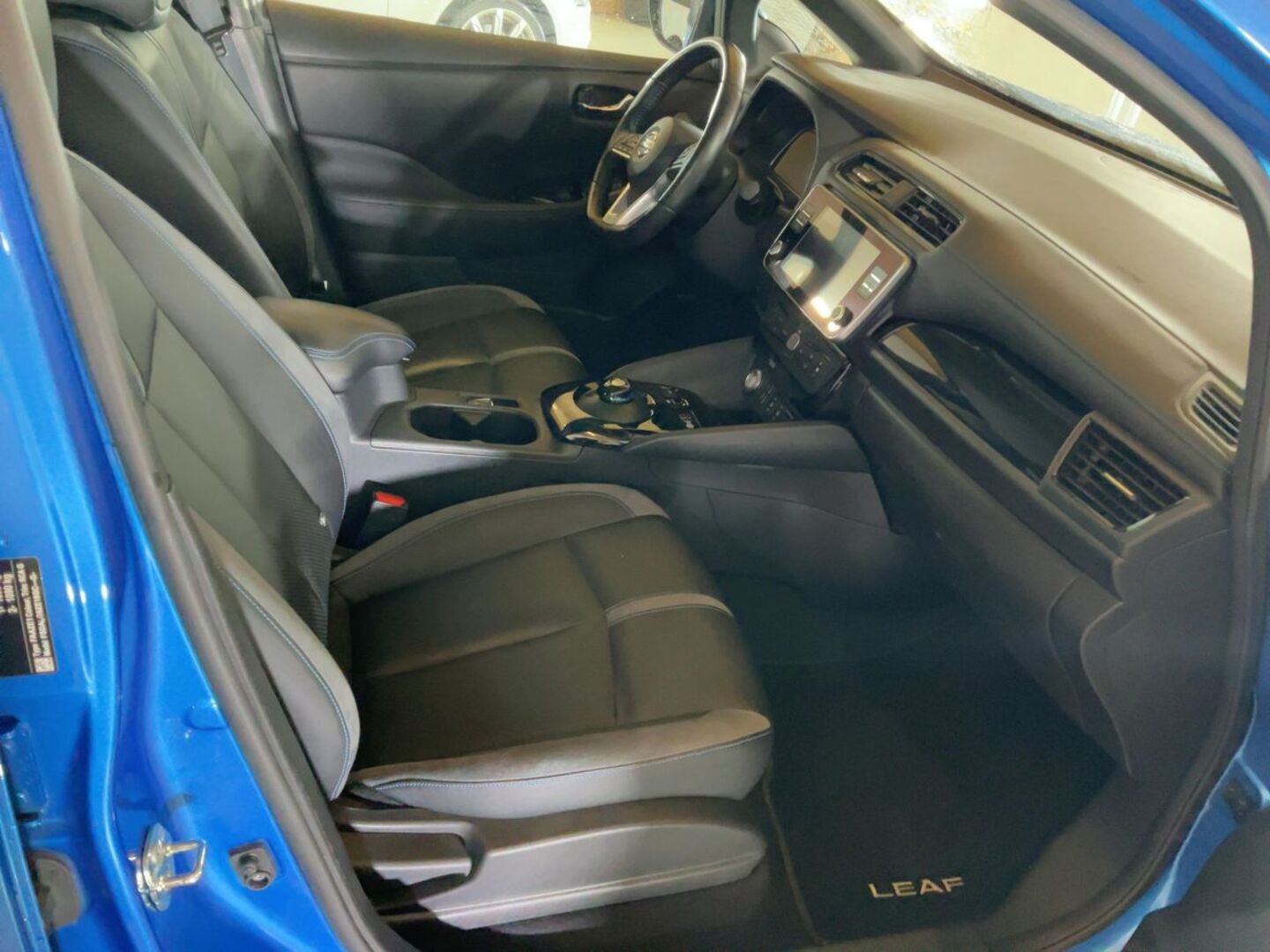 NISSAN LEAF iso kuva 1