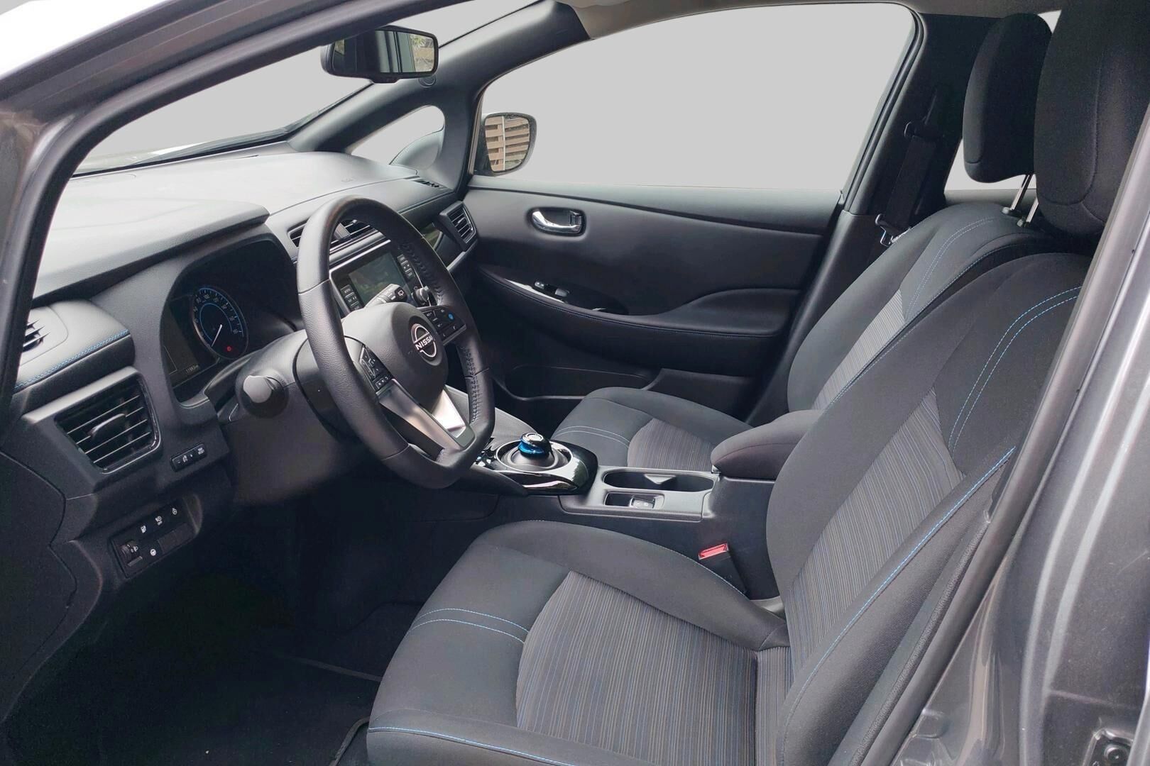 NISSAN LEAF iso kuva 1