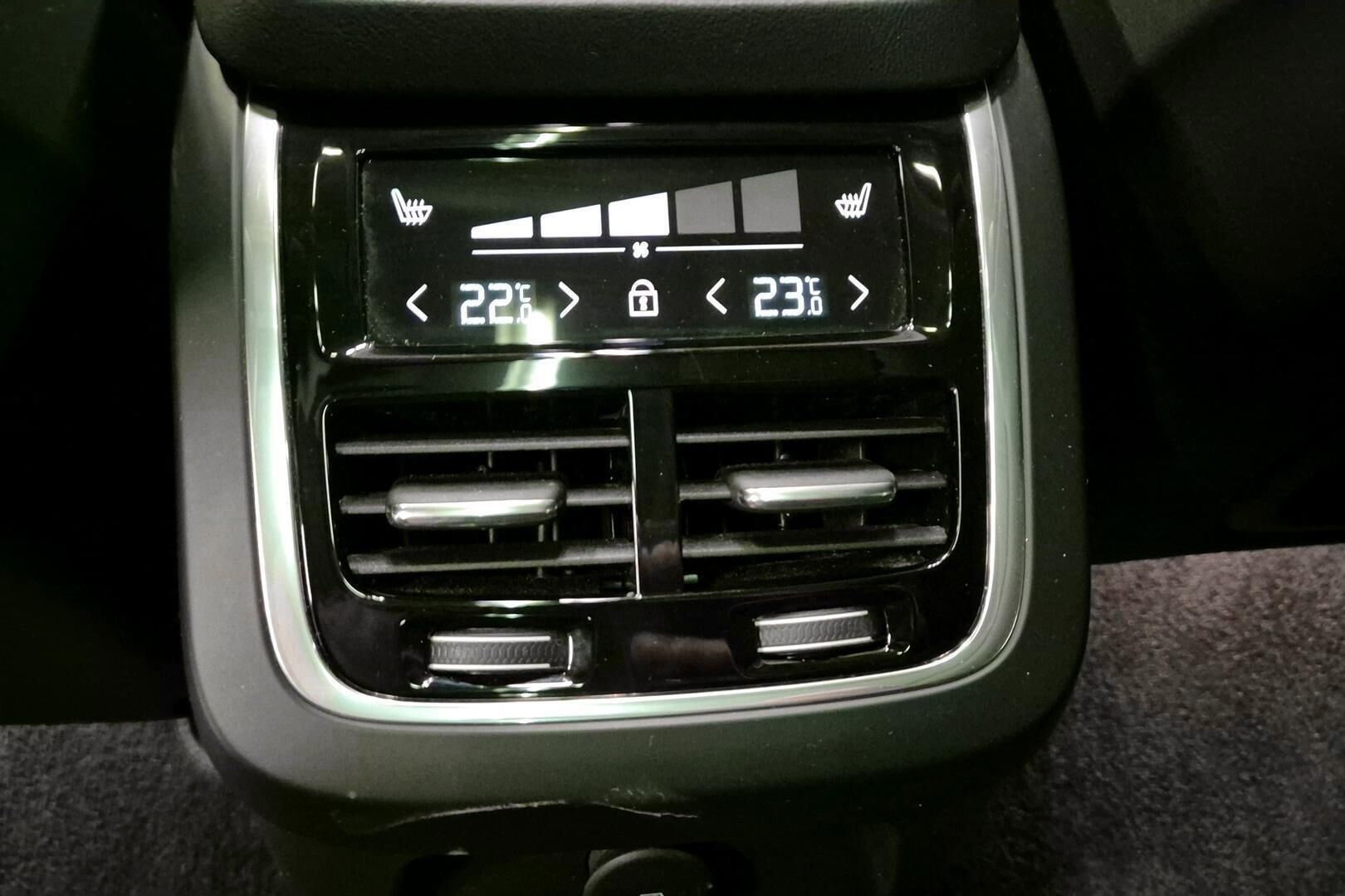 VOLVO XC90 iso kuva 11