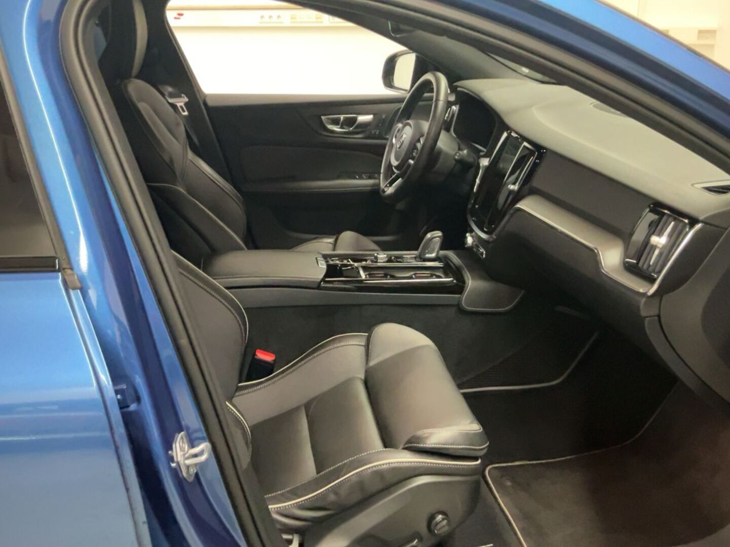 VOLVO V60 iso kuva 0