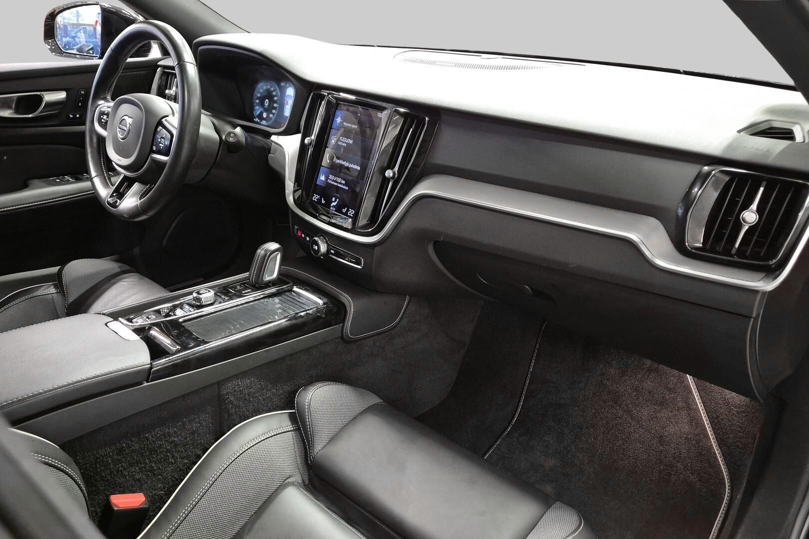 VOLVO V60 iso kuva 3