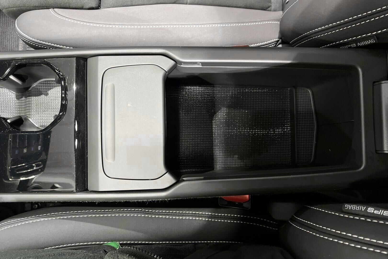 VOLVO C40 iso kuva 18