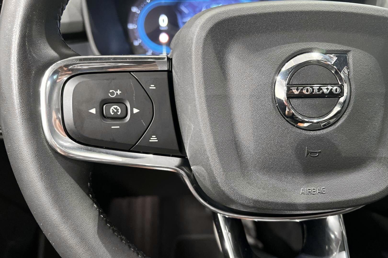 VOLVO C40 iso kuva 20