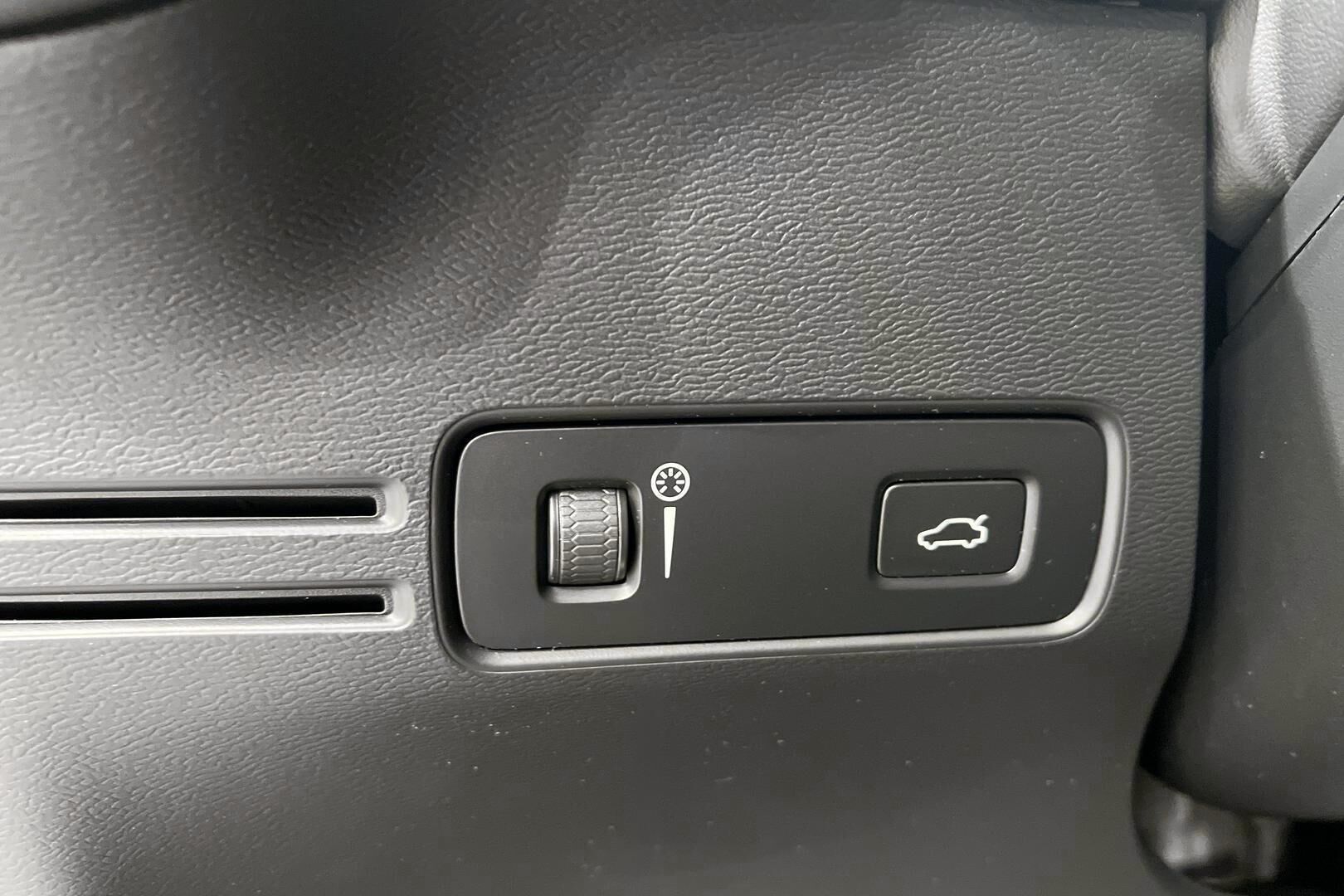 VOLVO C40 iso kuva 21