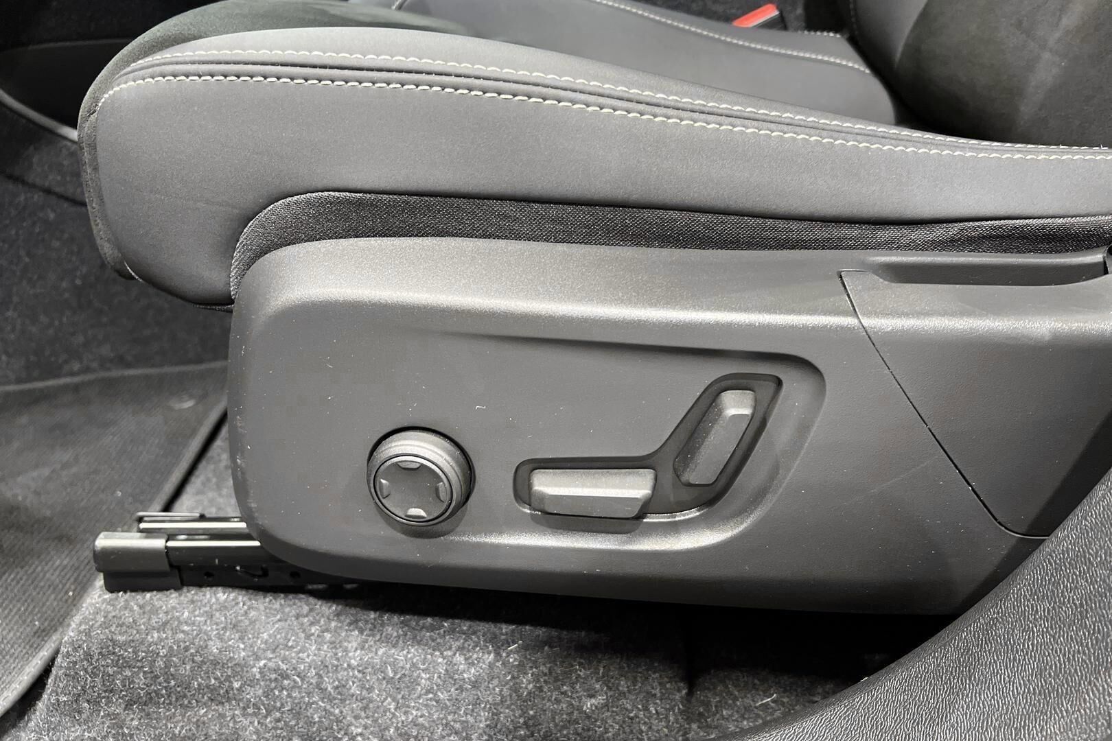 VOLVO C40 iso kuva 24