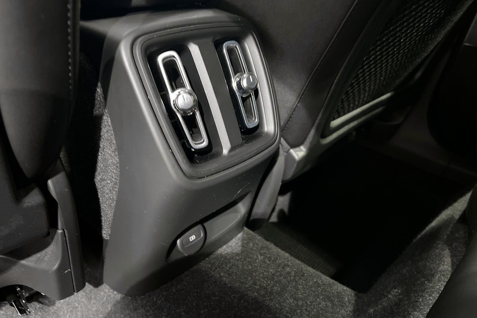 VOLVO C40 iso kuva 25