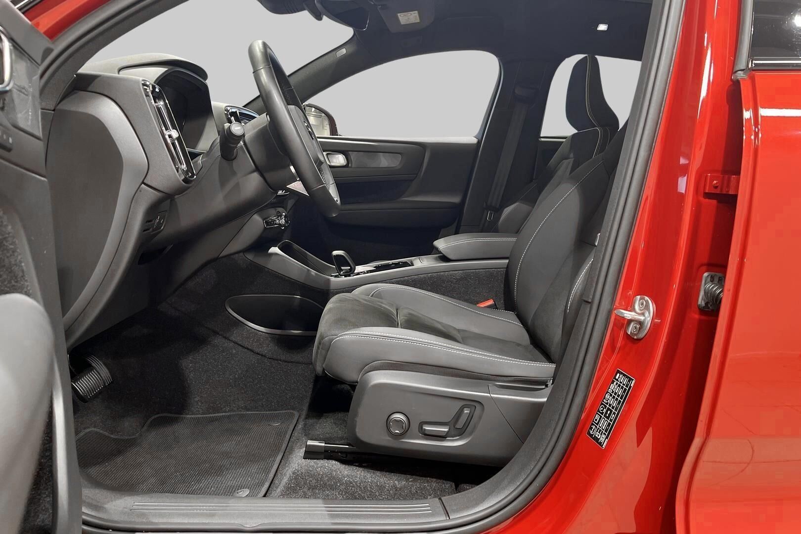 VOLVO C40 iso kuva 8
