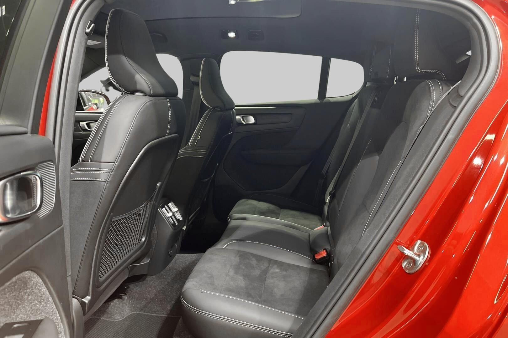 VOLVO C40 iso kuva 9