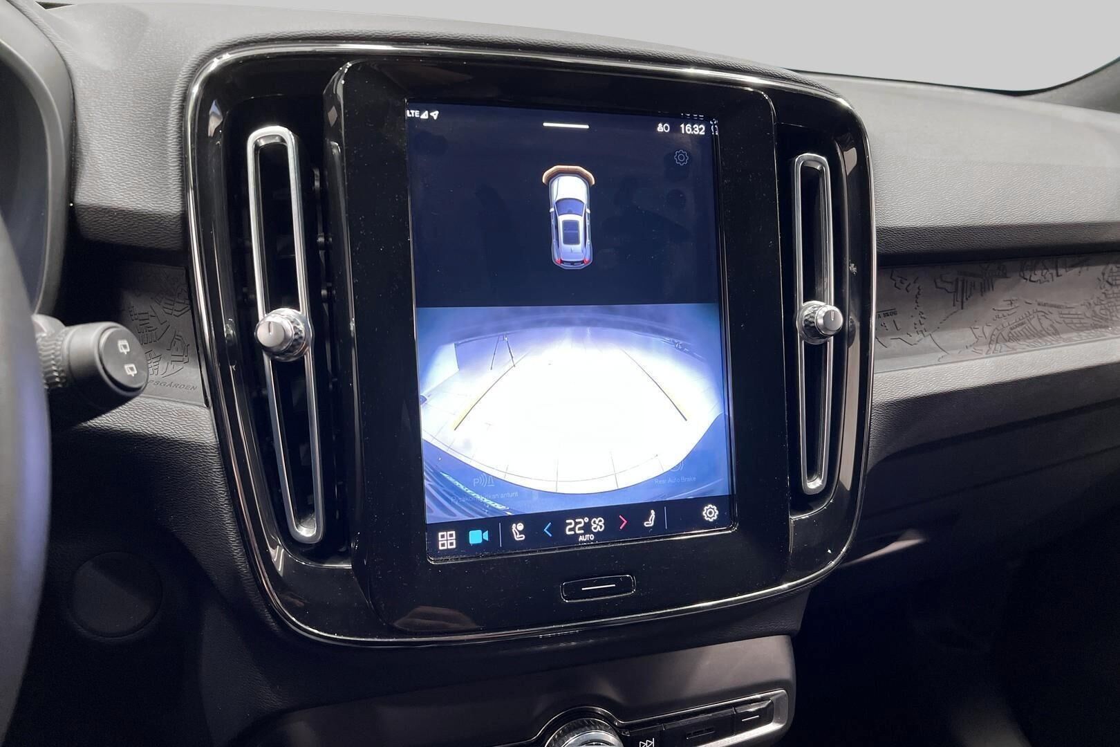 VOLVO XC40 iso kuva 12