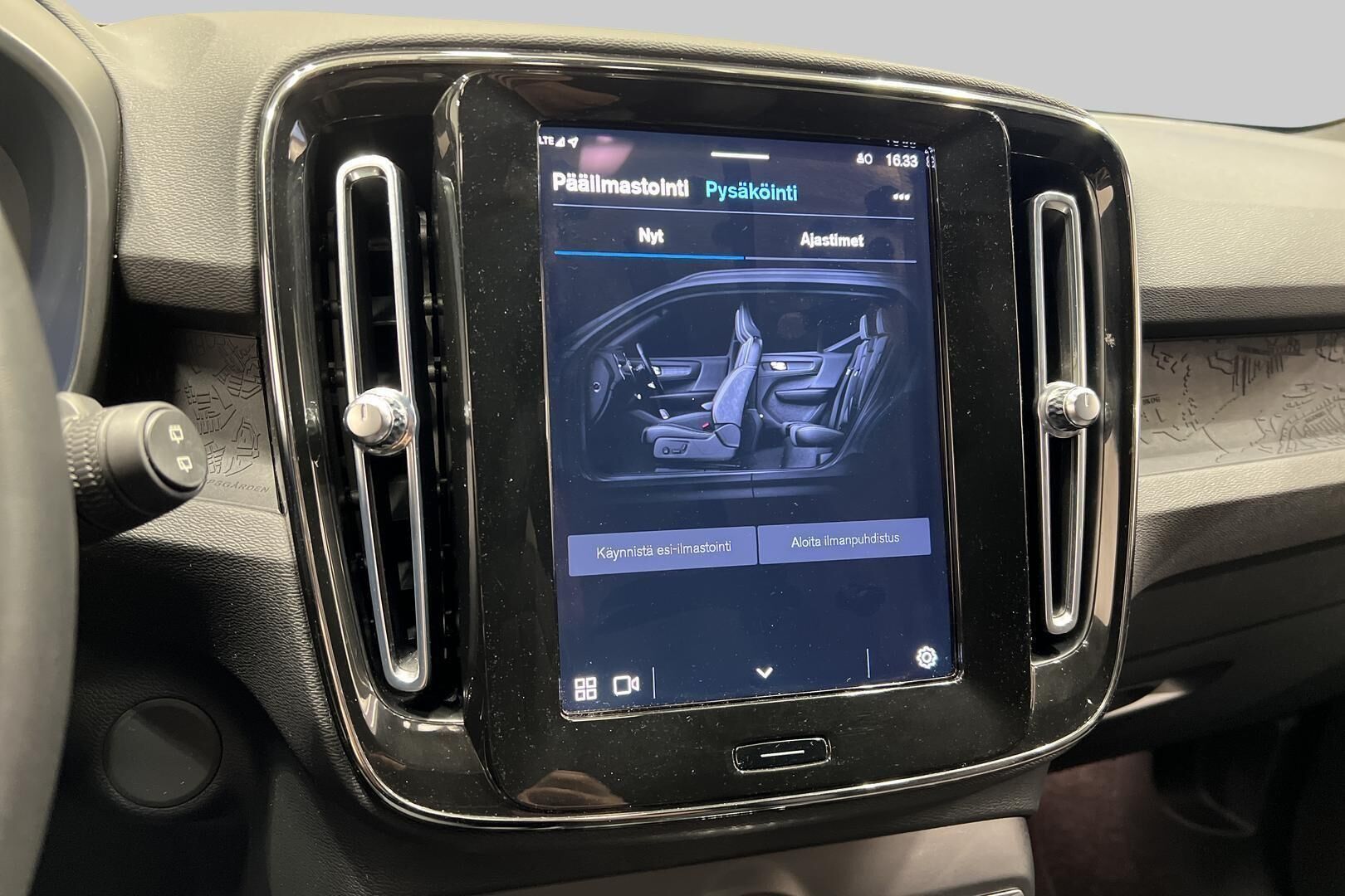 VOLVO XC40 iso kuva 17