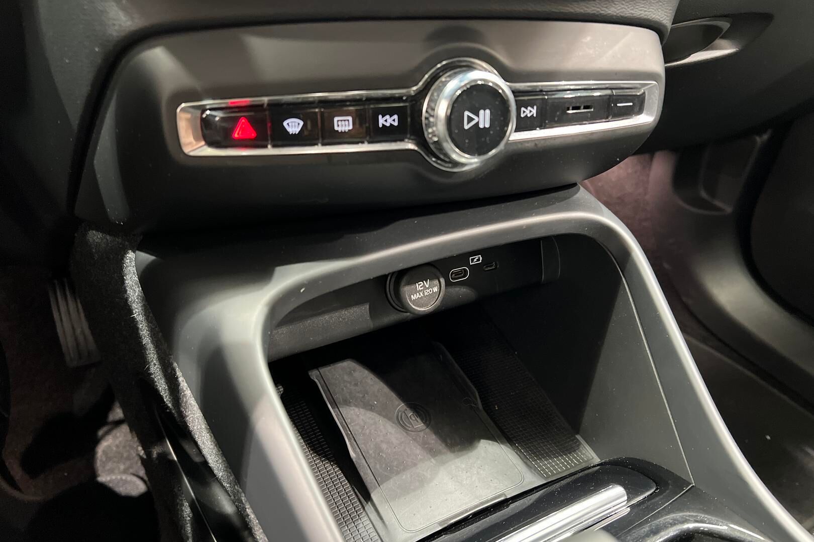 VOLVO XC40 iso kuva 19