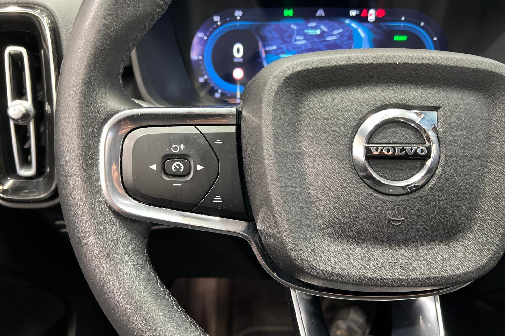 VOLVO XC40 iso kuva 23