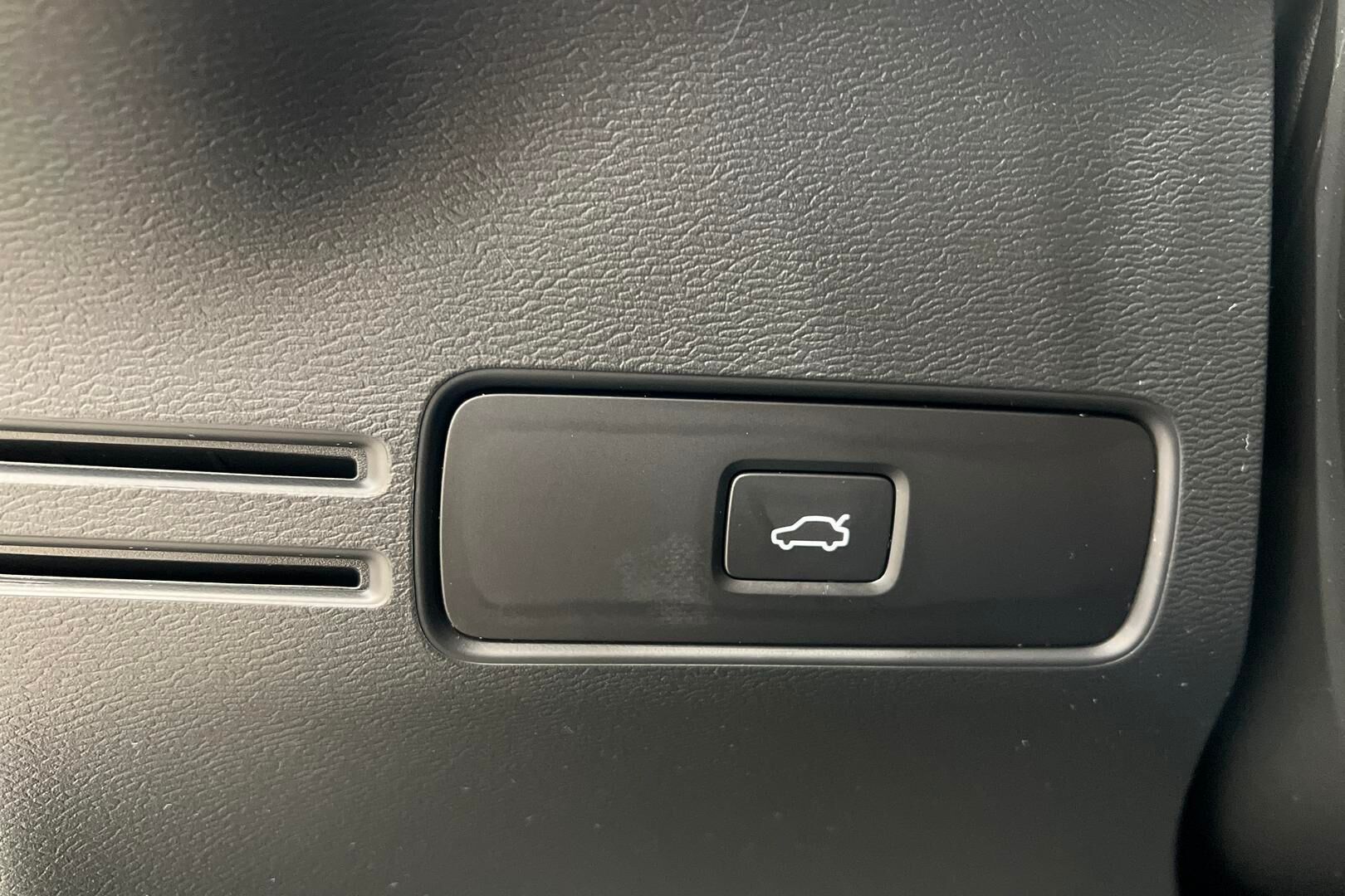 VOLVO XC40 iso kuva 24