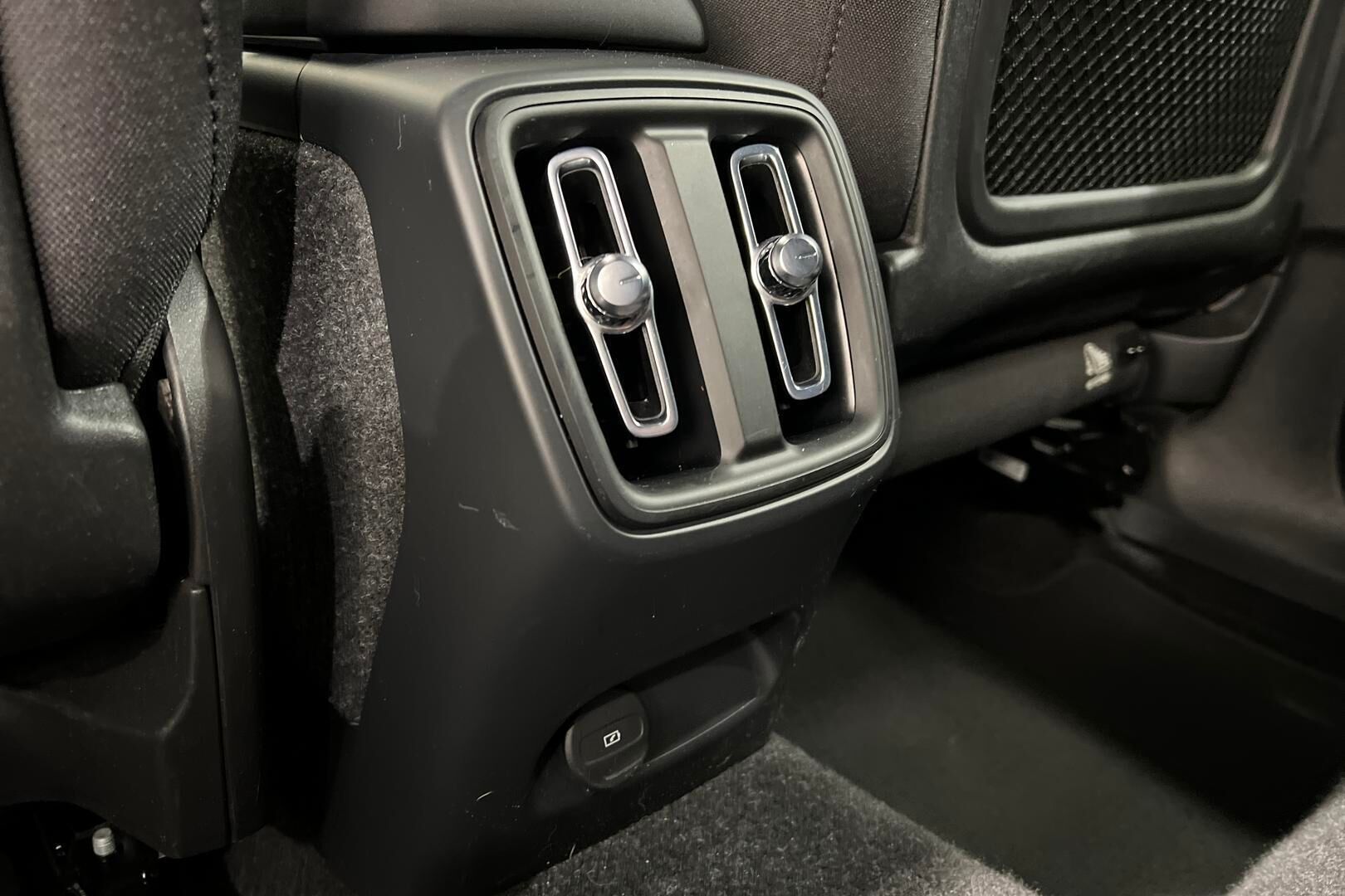 VOLVO XC40 iso kuva 26