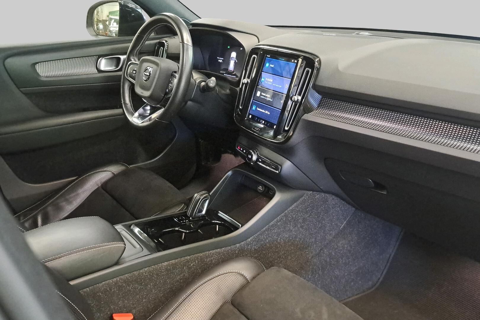 VOLVO XC40 iso kuva 7