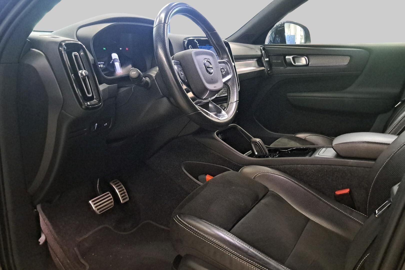 VOLVO XC40 iso kuva 1