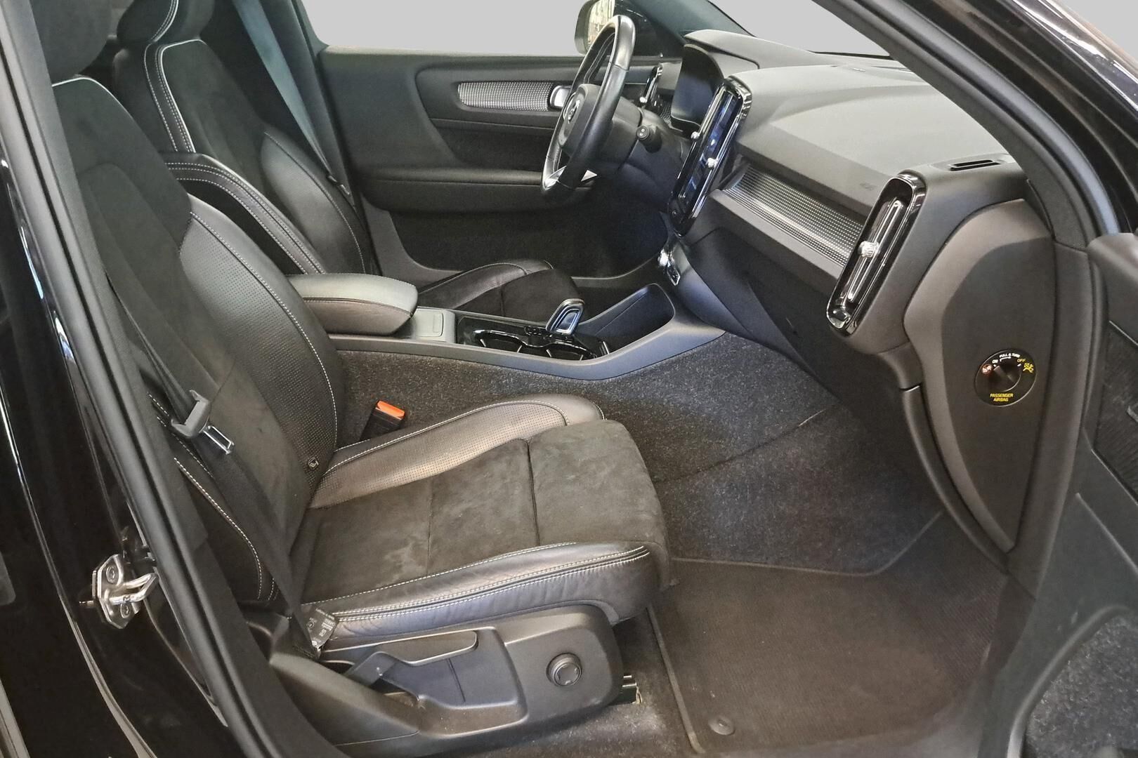 VOLVO XC40 iso kuva 2