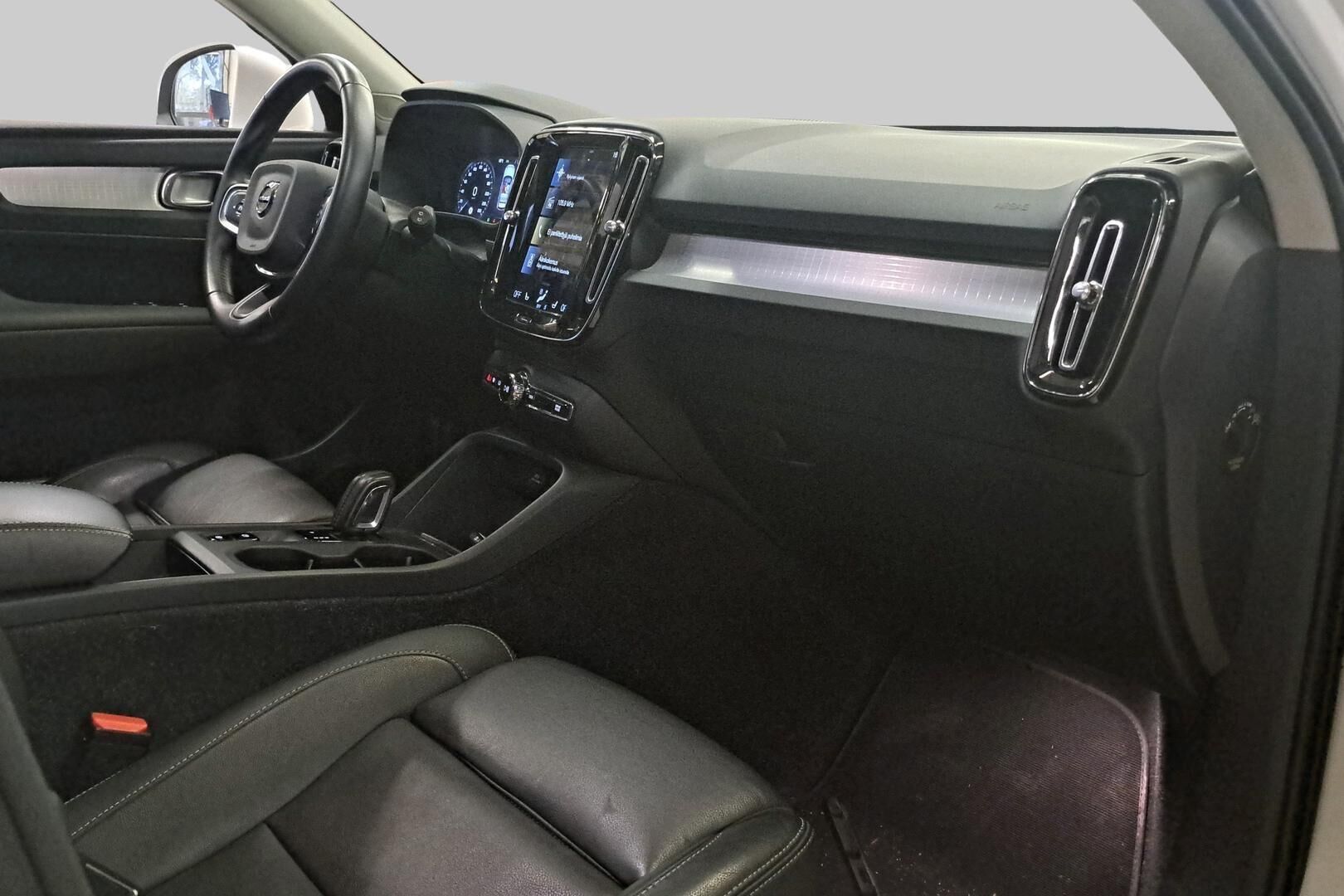 VOLVO XC40 iso kuva 5