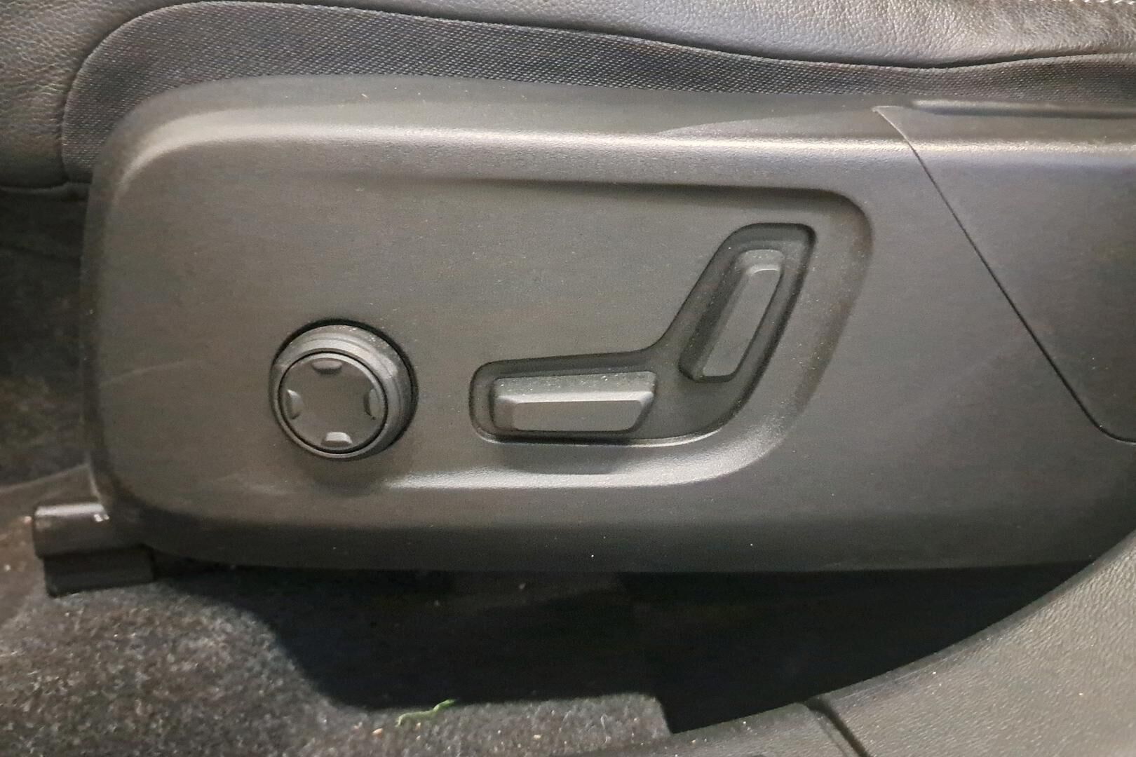 VOLVO XC40 iso kuva 6