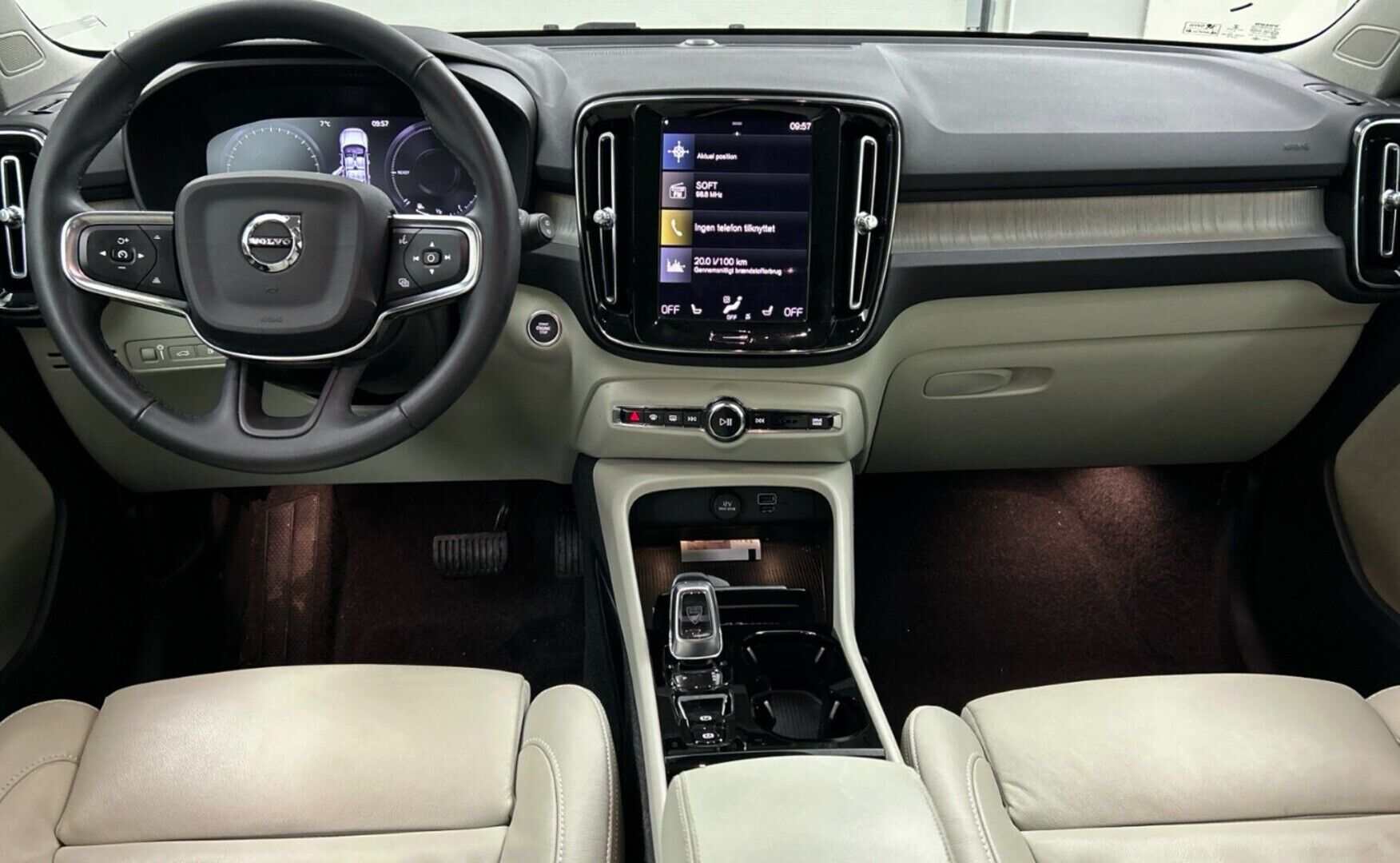 VOLVO XC40 iso kuva 2