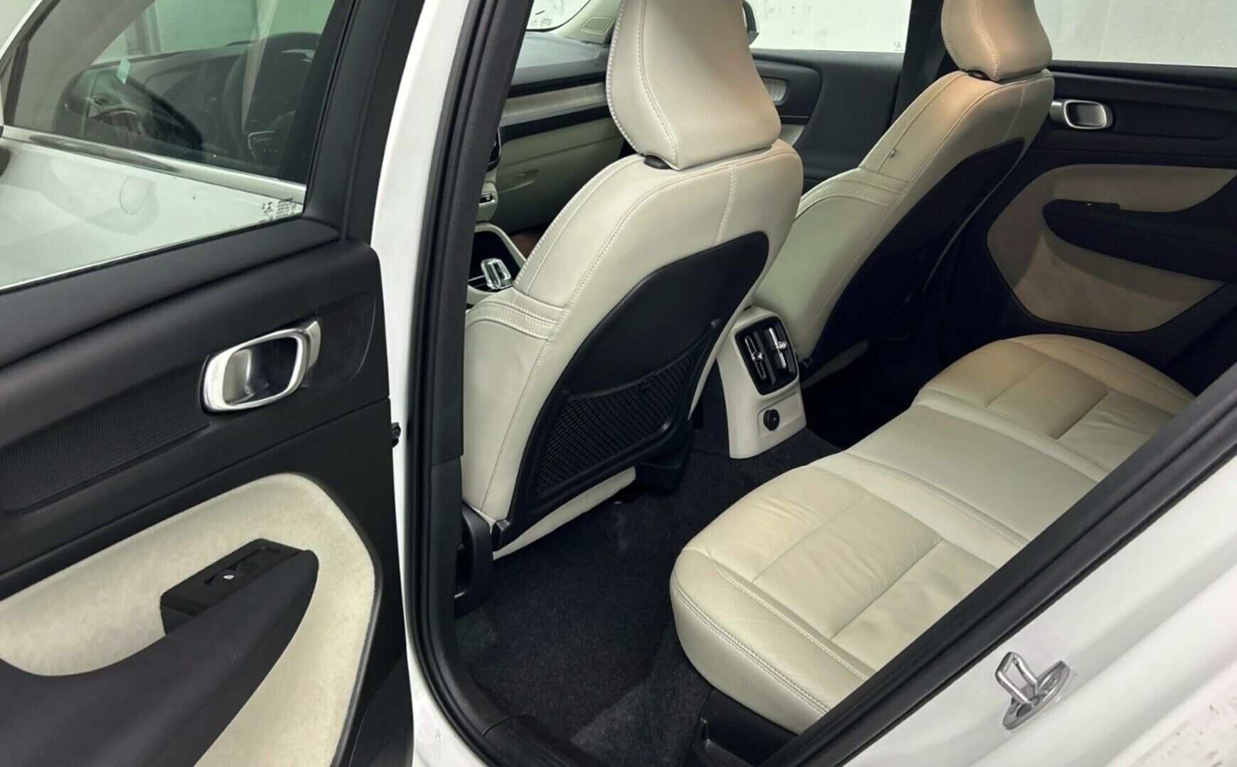 VOLVO XC40 iso kuva 3