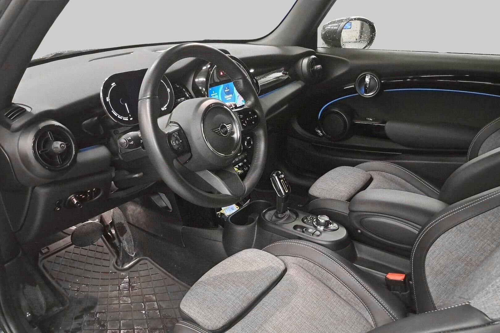 MINI COOPER SE iso kuva 2