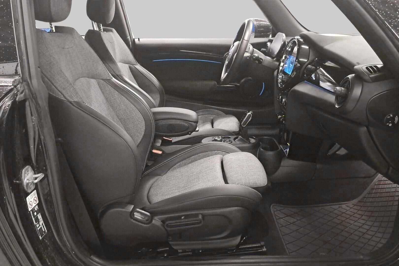 MINI COOPER SE iso kuva 5