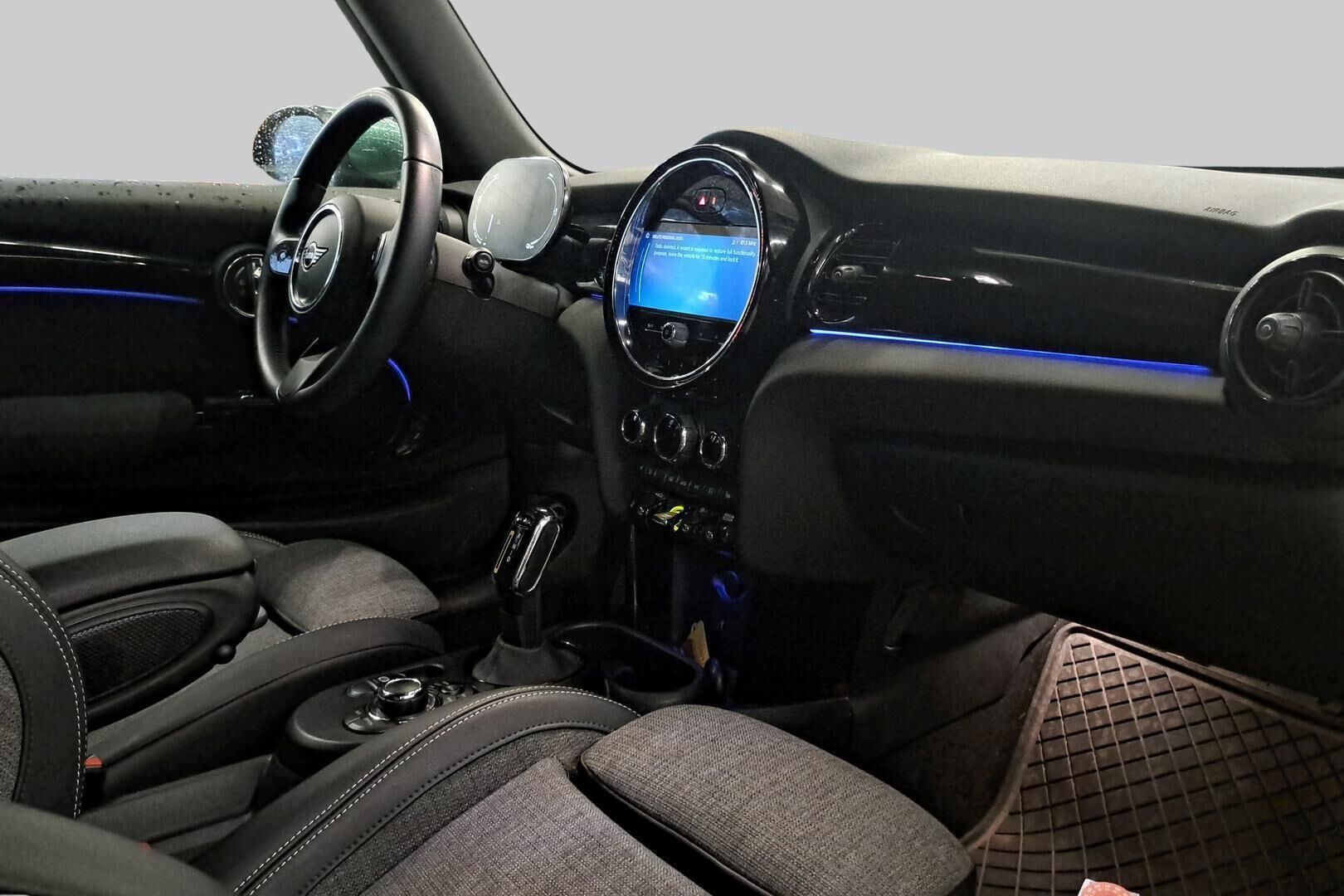 MINI COOPER SE iso kuva 4