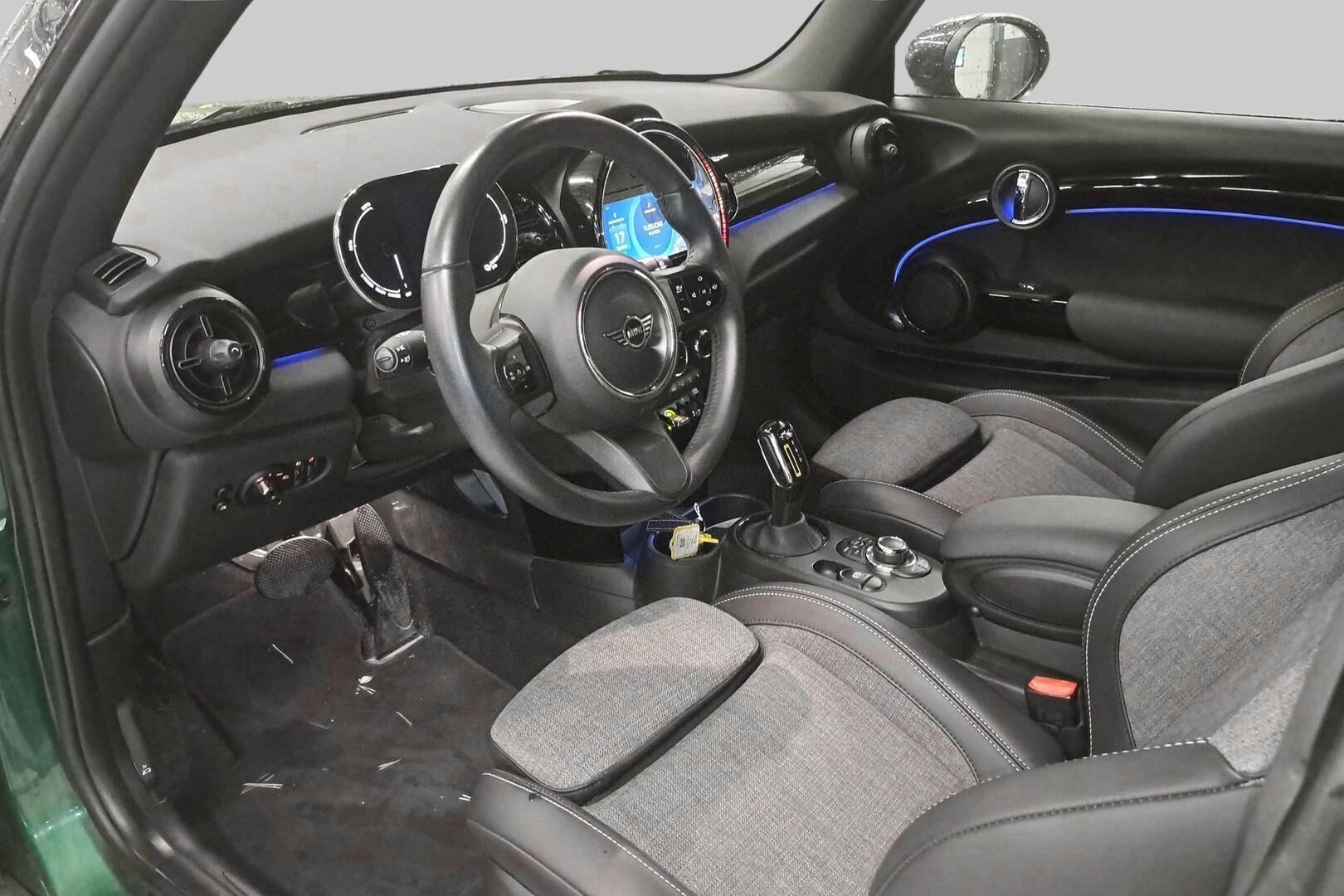 MINI COOPER SE iso kuva 1